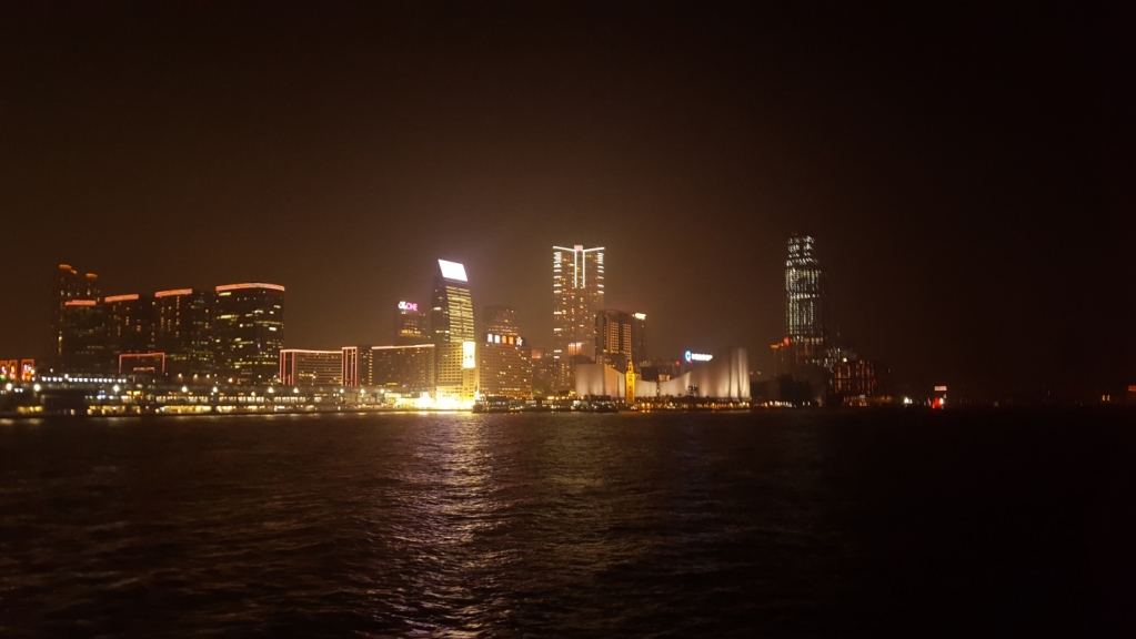 Вид на Гонконг с борта круизного лайнера
